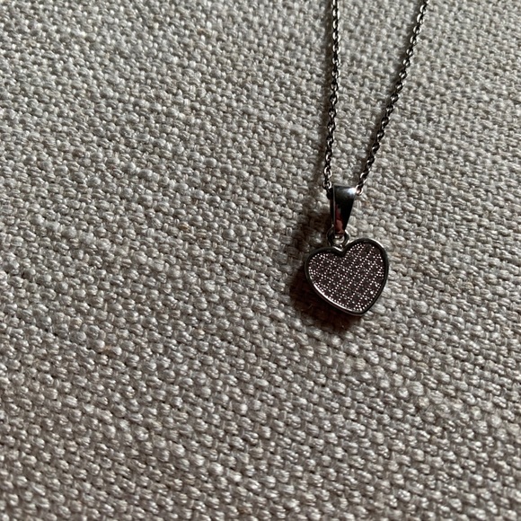 WHITE ICE - Heart Necklace - Picture 3 of 7